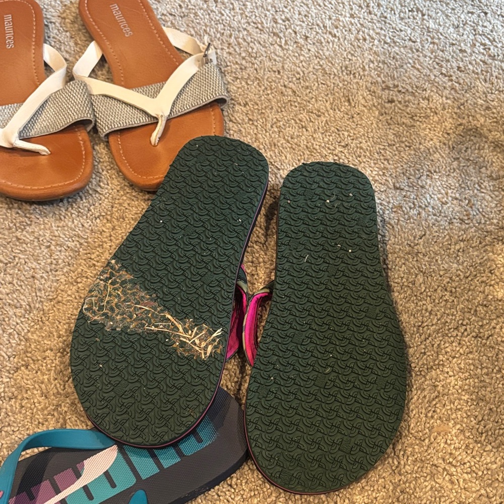 Assorted Flip Flops Collection - Picture 6 of 16